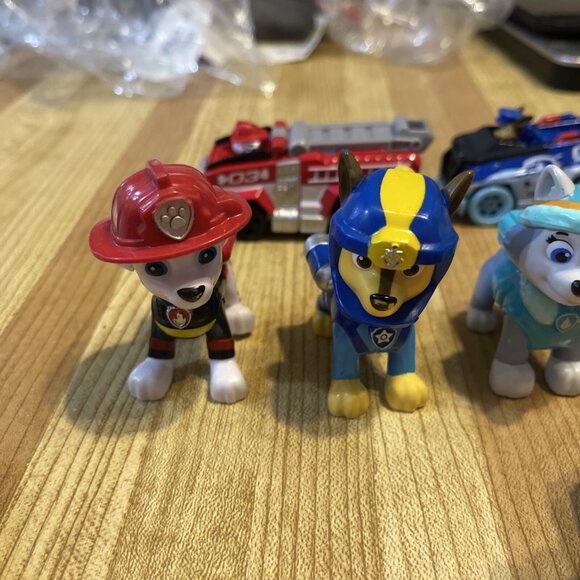 HUGE LOT 25 PAW PATROL VEHICLES and FIGURES Lot. - Picture 9 of 16
